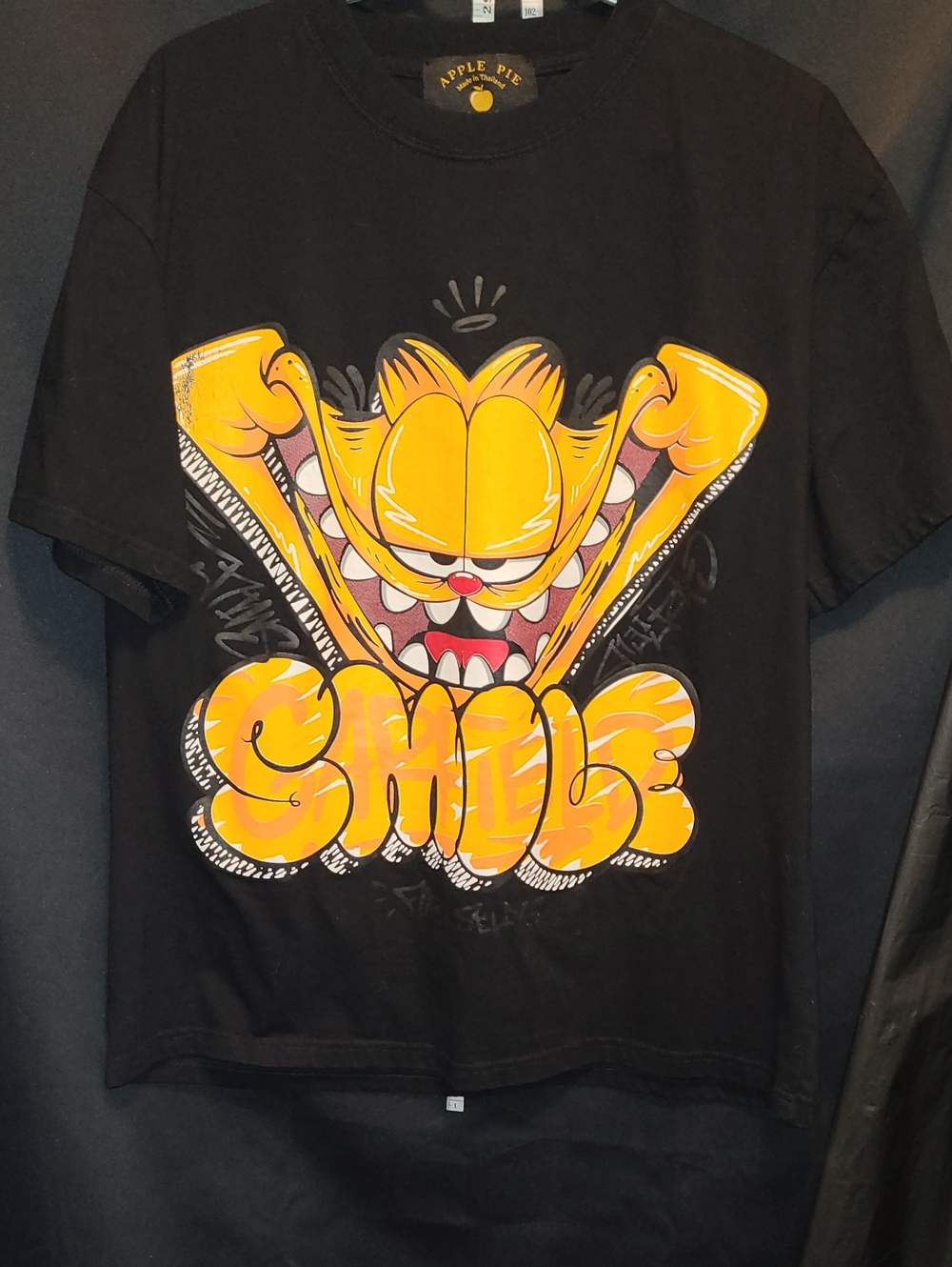 Apple Black Graphic Men’s T-Shirt with Yellow Garfield-Style Print